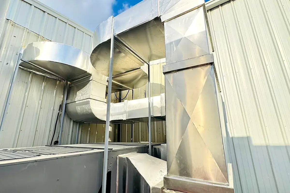 Rooftop packaged AC units and supply ductwork installed by IEC UAE